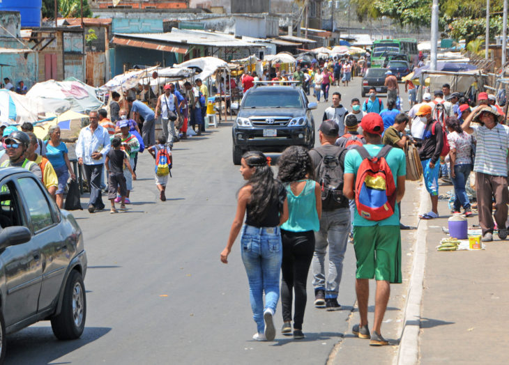 Reportan mayor afluencia en mercados de Guayana. Aunque los clientes usan tapabocas, no cumplen con el distanciamiento social.