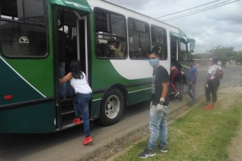 Transporte público no cumple el distanciamiento social