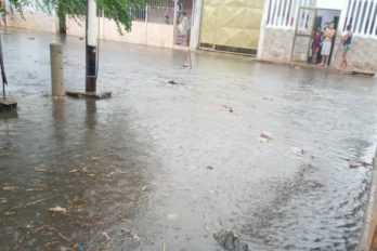 15 viviendas inundadas por lluvias en Guaicaipuro 2 y 3