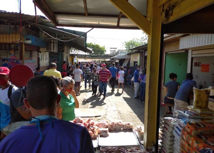 Mercado de San Félix “abarrotado” este sábado