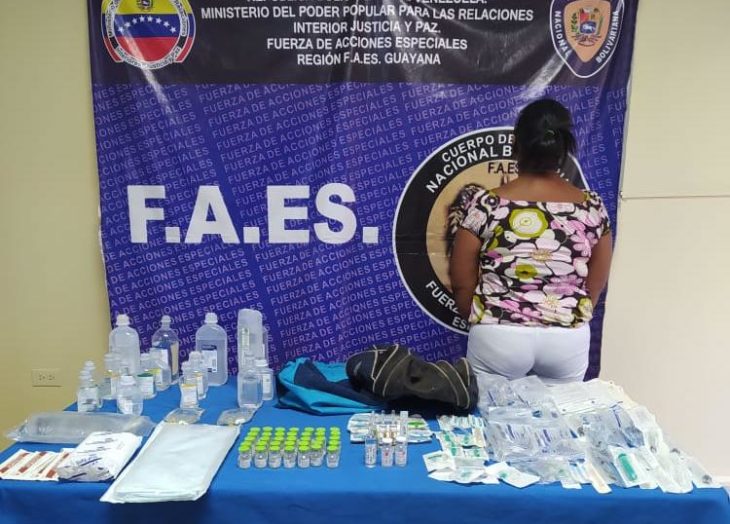 Mujer escondía más de 100 insumos y medicamentos para venderlos