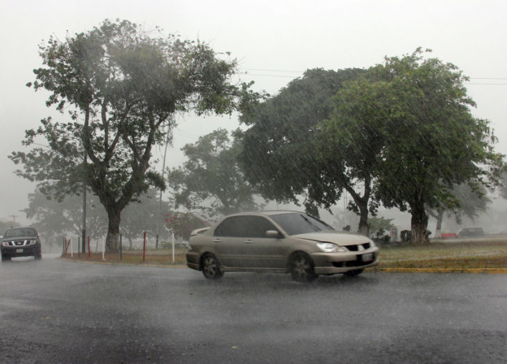 Varios sectores de Caroní quedaron sin luz durante la lluvia de este martes