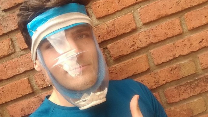 Estudiante argentino crea mascarilla para personas en contacto con Covid-19