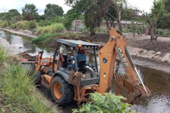 Mantenimiento a canales de embaulamiento en Riveras de Yocoima