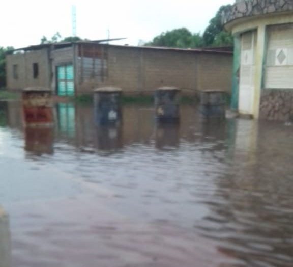 Fuertes lluvias inundaron Las Teodokildas