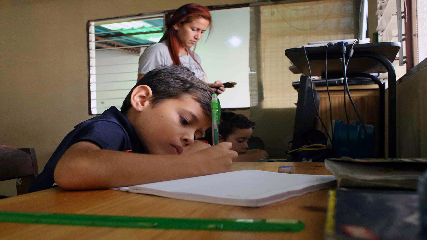 Advierten de obstáculos para iniciar nuevo año escolar a distancia - diario primicia
