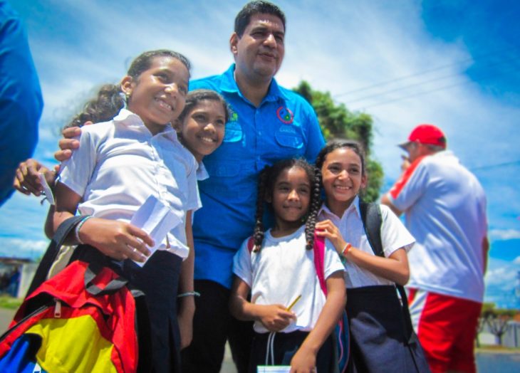 Tito Oviedo: Felicito a los niños que se forman para el progreso de esta tierra