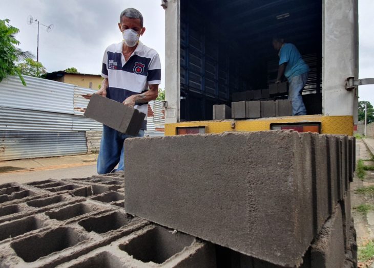 Gestión Justo Noguera entrega materiales de construcción a familias de Bolívar