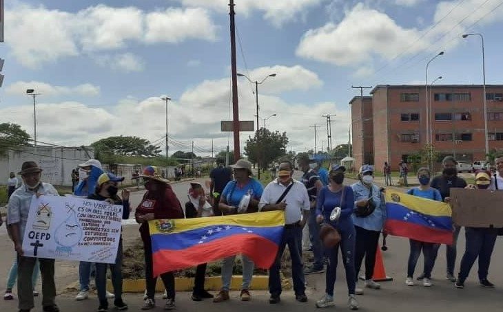 “La vida de los piarenses se desgasta en las colas”