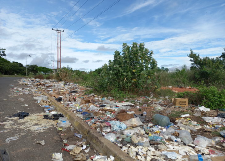 Calles repletas de basura en Caroní