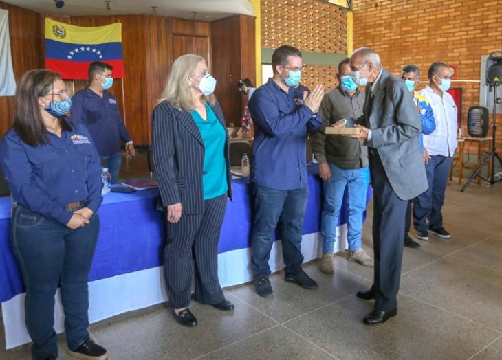 Profesores bolivarenses fueron dotados de equipos tecnológicos