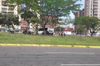 Reportan accidente de autobús en el Paseo Caroní