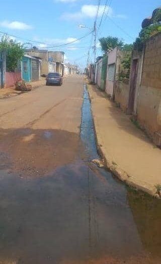 Ocho meses sin limpiar canal de aguas negras en Core 8