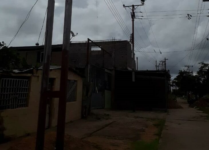 Vecinos del sector Rosa Inés están sin luz desde el sábado
