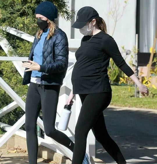 The Baby Is On The Way Emma Stone Is Pregnant Photos