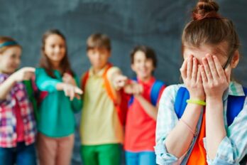 Padres deben estar atentos al bullying en redes sociales, una forma de acoso escolar
