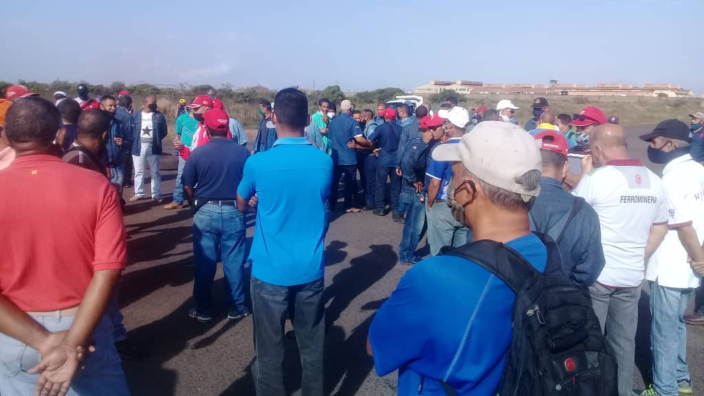 Trabajadores protestan por 