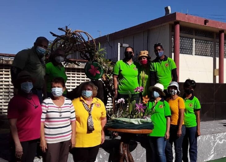 Siembran orquídeas en el Centro Cívico por semana aniversario de Puerto Ordaz