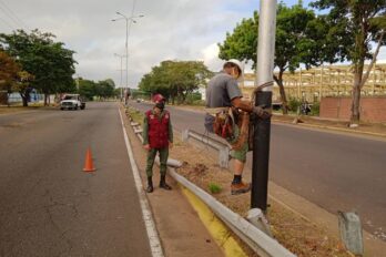 Recuperan parte del alumbrado público en avenida Guayana
