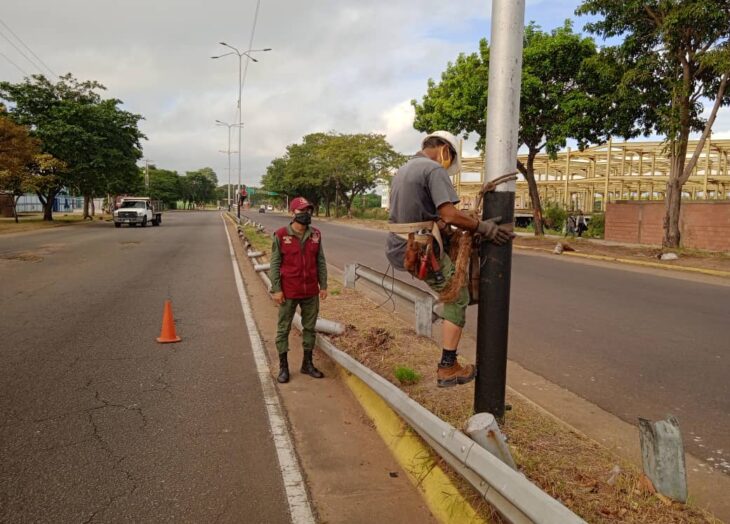 Recuperan parte del alumbrado público en avenida Guayana