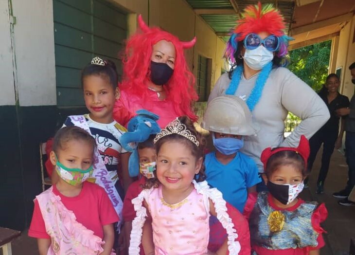U.E.N "Luis Felipe Santa María" presentó a sus reinitas de Carnaval