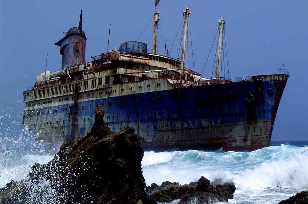 Encuentran 20 cadáveres en un barco a la deriva en el Mar Caribe - Vimarsana News