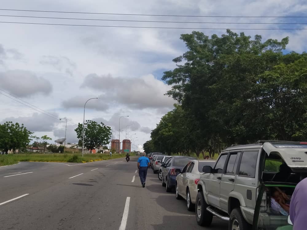 Colas "interminables" en Puerto Ordaz para surtir combustible - Vimarsana News