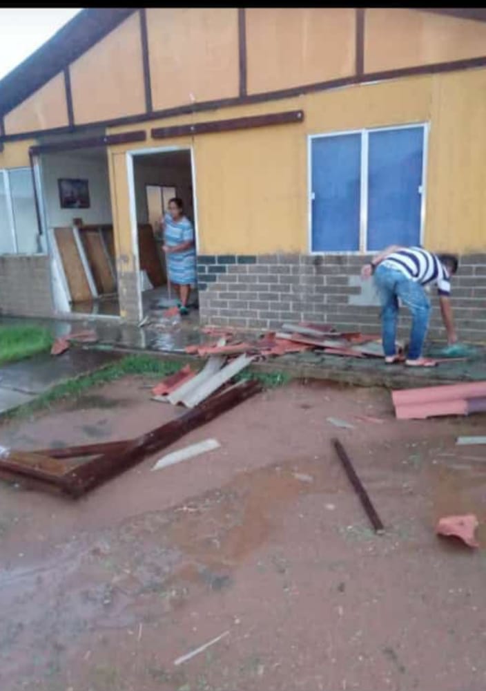 Habitantes de las casas uruguayas en Puerto Ordaz temen por desplome de los techos deteriorados - Vimarsana News