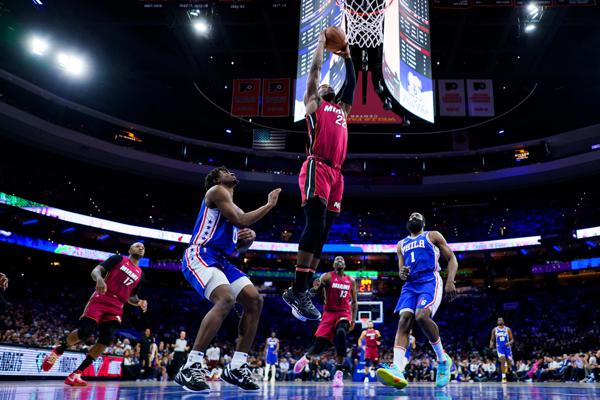 ➡️ Felipe Vázquez tiene 12 años y vivió una noche increíble. Quería ver a  Jimmy Butler, de los Miami Heat, pero la estrella no jugó el…