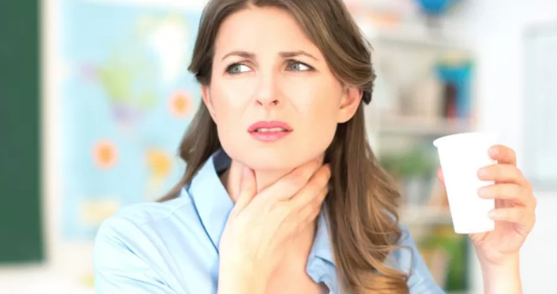5 hábitos saludables para prevenir el dolor de garganta