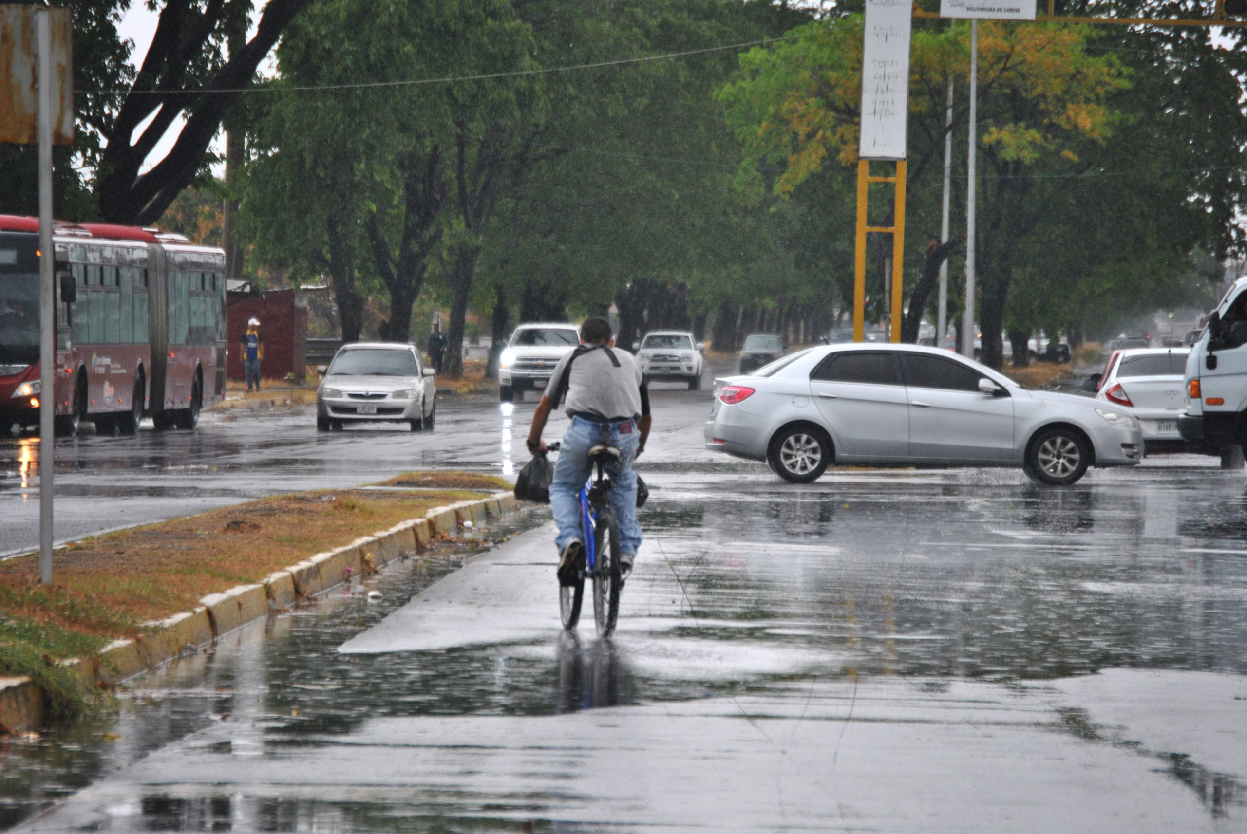 Chuvas acompanhadas de choques elétricos são esperadas em Bolívar