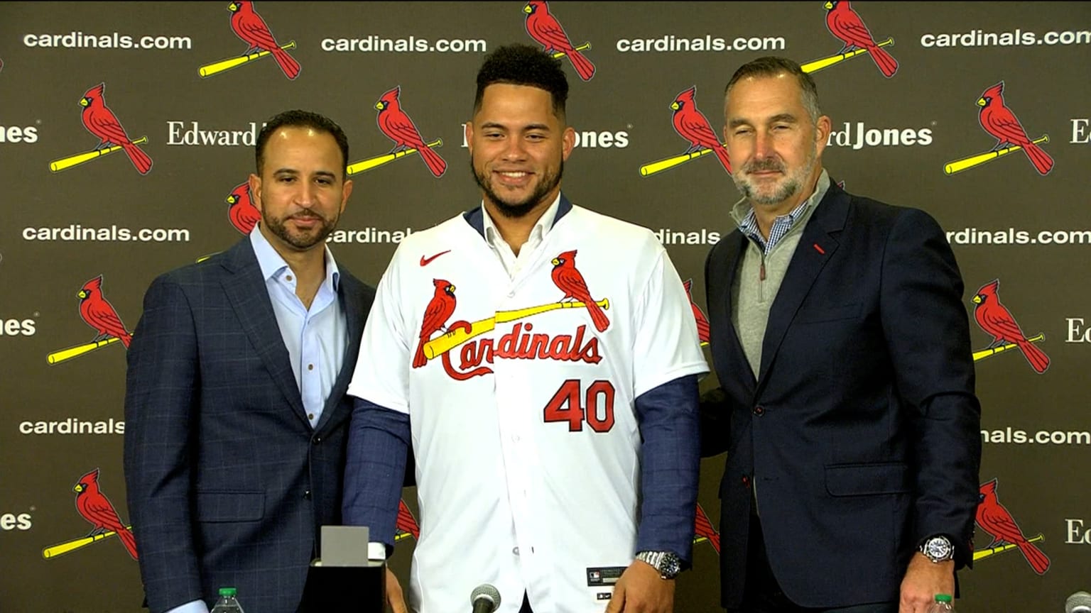 Cardenales presentan al dominicano Oliver Mármol como su nuevo manejador