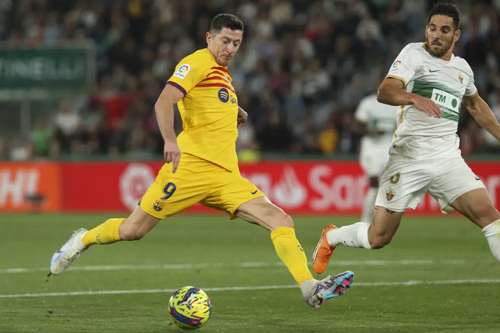 Barcelona thrashed Elche and walks firmly to the title