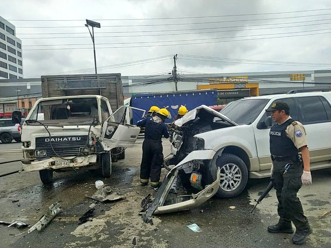 Attack on Ecuador mayor kills one, injures five