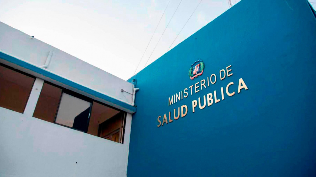 Venezuelan doctor’s office shut down in Dominican Republic for being “illegal.”
