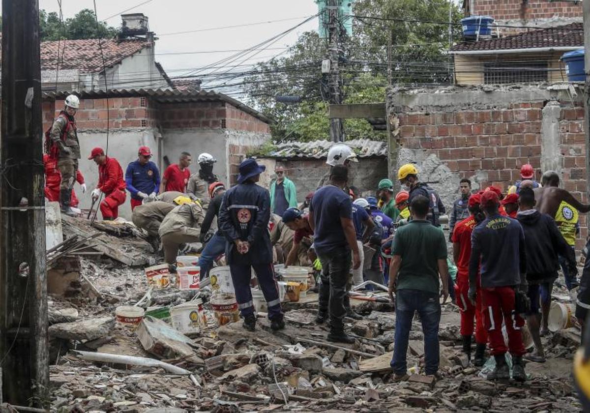 Building collapses in Brazil rise to 11