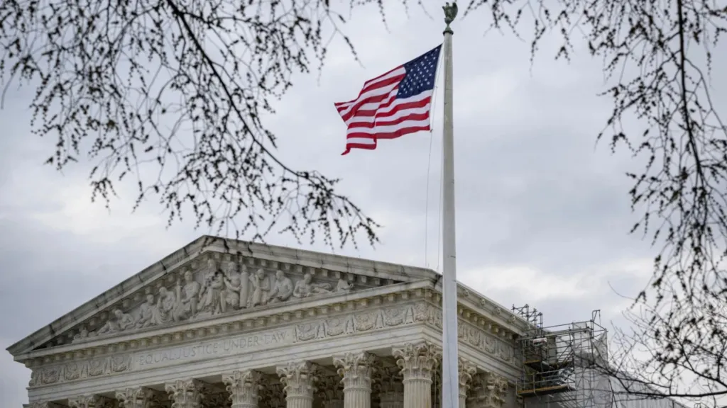 The US Supreme Court has put the Texas immigration law on hold indefinitely