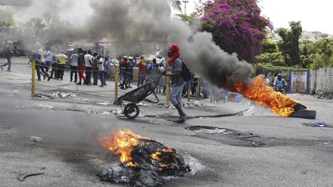 Mobs in Haiti Attack Government Buildings (+VIDEOS)