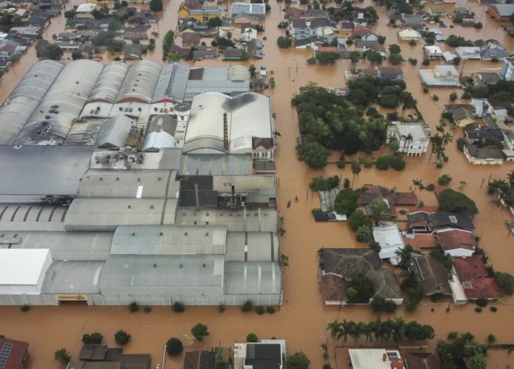 Inundaciones en Brasil dejan 37 muertos y 74 desaparecidos