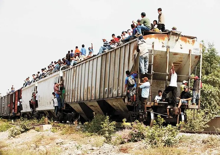 Venezuelan migrants protest fares to board “La Bestia” train