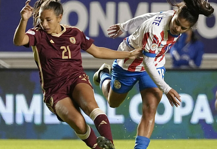 Vinotinto femenina