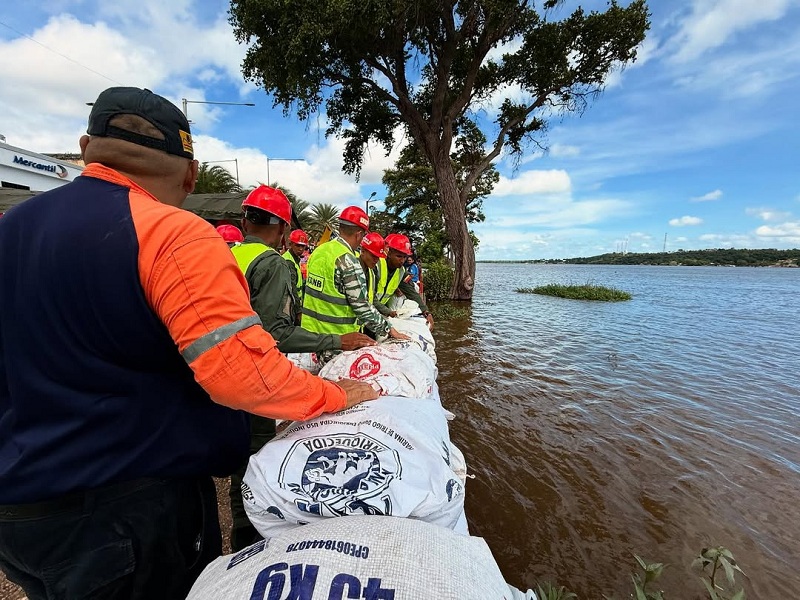 CiudadBolívarのOrinoco Floodの影響を受けた526人