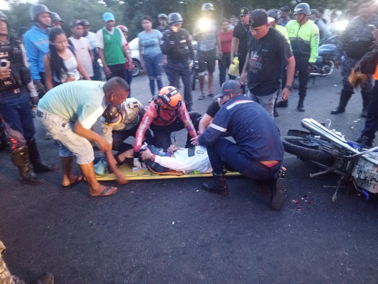 Une collision entre un véhicule et une moto a fait deux blessés graves