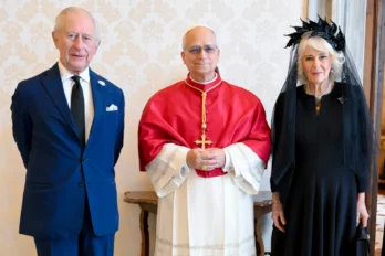 Papa y reyes Carlos III y Camila de Inglaterra