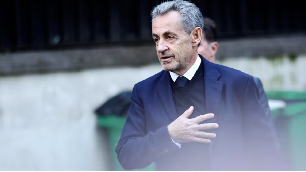 Sarkozy est libéré sous condition après avoir passé 20 jours en prison