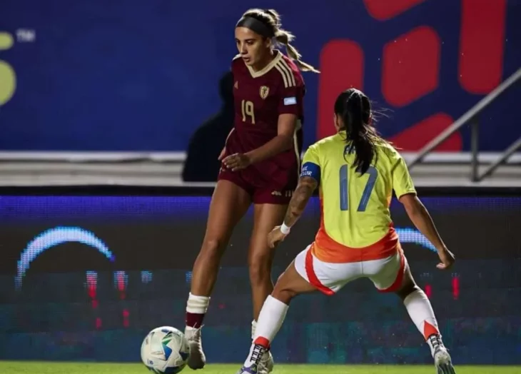 Vinotinto femenina