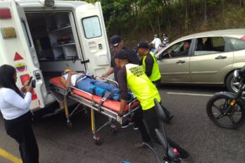Herido vuelco avenida Guayana