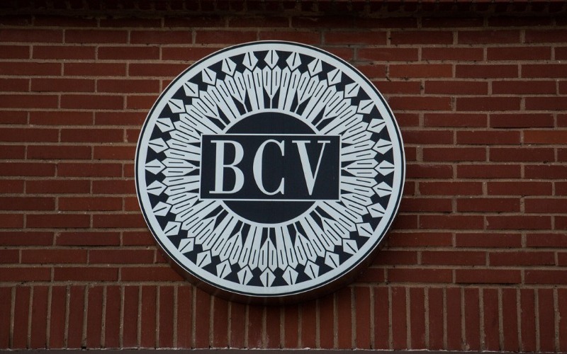 El BCV fija el dólar en 489,55 bolívares y la brecha cambiaria se reduce al 33%