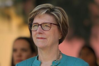 Laura Dogu diplomática