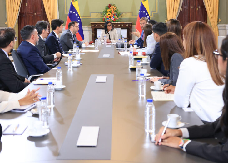 Reunión delegación diplimática